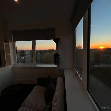 Luxx Apartment & Suites, London Heathrow Airport, Terminal 4, Piccadilly Underground Train Station Nearby! Hillingdon Exterior photo
