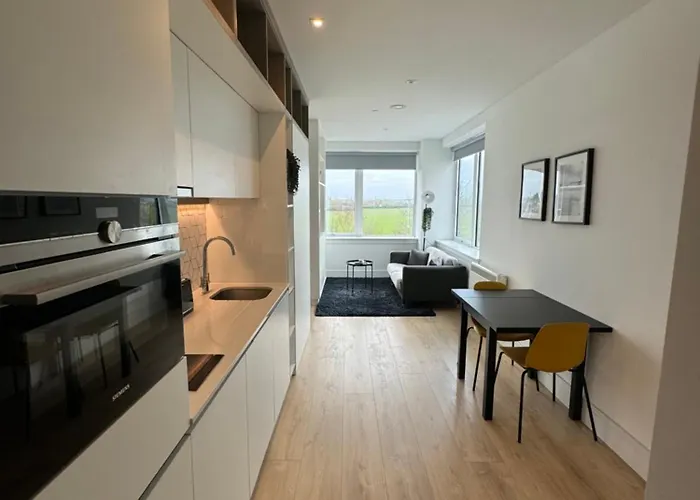 Luxx Apartment & Suites, London Heathrow Airport, Terminal 4, Piccadilly Underground Train Station Nearby!