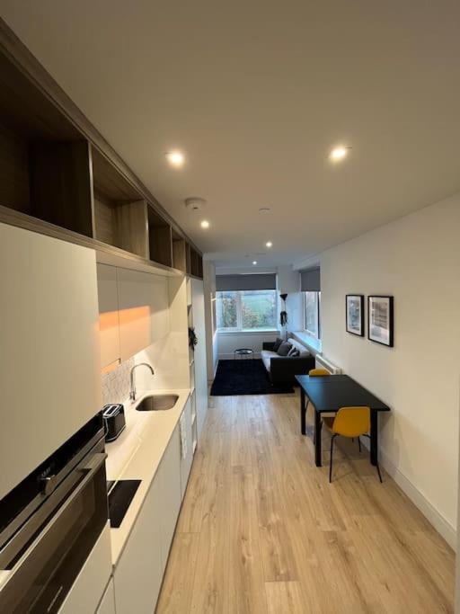 Luxx & Suites, London Heathrow Airport, Terminal 4, Piccadilly Underground Train Station Nearby! *