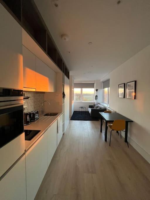 Appartamento Luxx & Suites, London Heathrow Airport, Terminal 4, Piccadilly Underground Train Station Nearby! Hillingdon