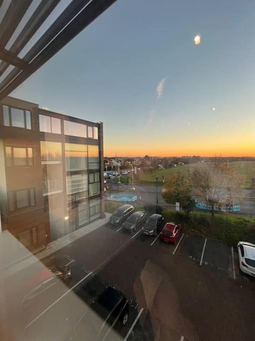 Appartamento Luxx & Suites, London Heathrow Airport, Terminal 4, Piccadilly Underground Train Station Nearby! Hillingdon