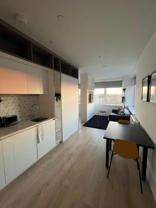 Appartamento Luxx & Suites, London Heathrow Airport, Terminal 4, Piccadilly Underground Train Station Nearby! Hillingdon