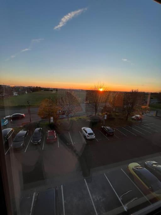 Luxx & Suites, London Heathrow Airport, Terminal 4, Piccadilly Underground Train Station Nearby! Appartamento Hillingdon