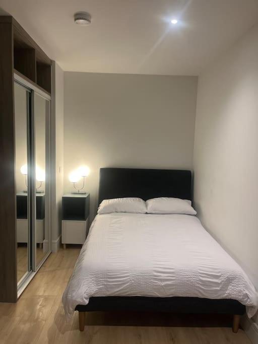Luxx & Suites, London Heathrow Airport, Terminal 4, Piccadilly Underground Train Station Nearby!