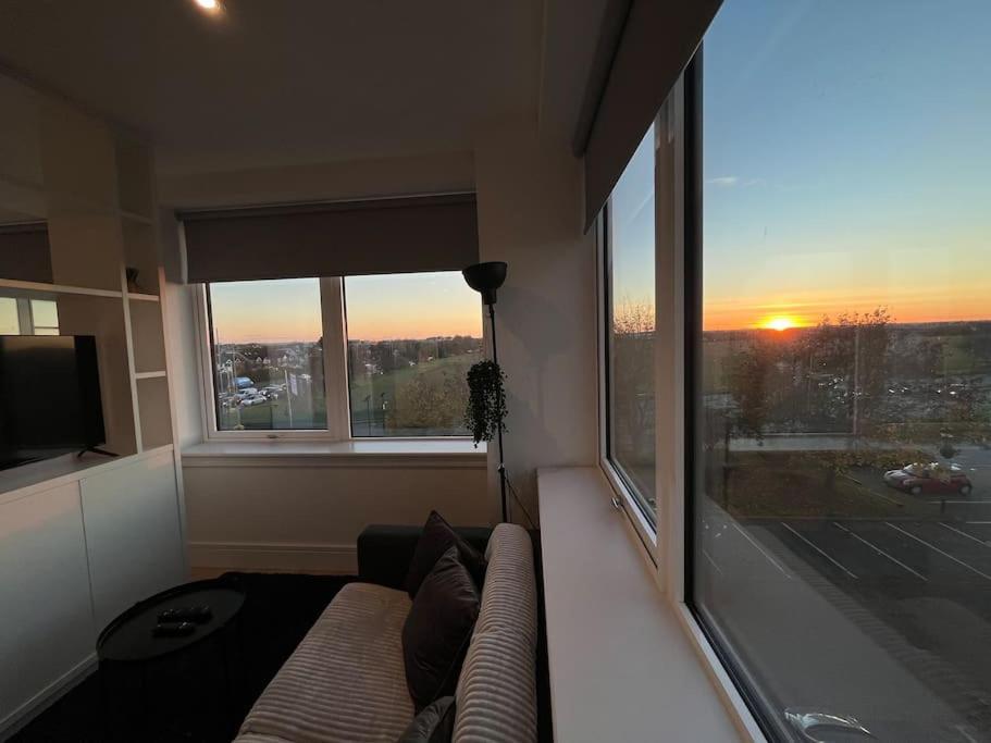 Appartamento Luxx & Suites, London Heathrow Airport, Terminal 4, Piccadilly Underground Train Station Nearby!