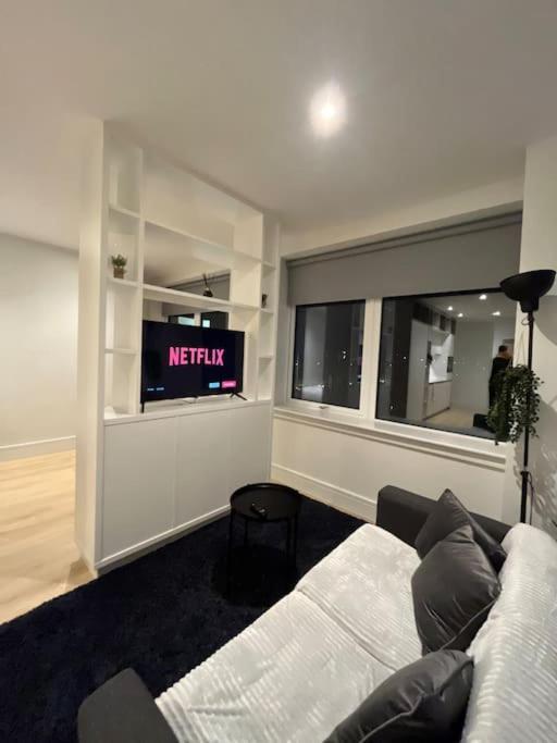 Appartamento Luxx & Suites, London Heathrow Airport, Terminal 4, Piccadilly Underground Train Station Nearby!